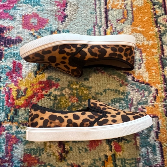 NEW Fever Sole faux suede leopard slip-ons Sz 7.5 - Picture 1 of 4